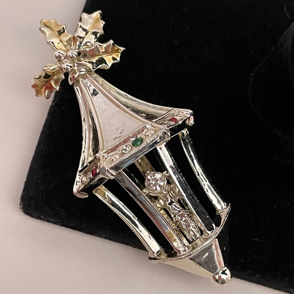 Vintage Heavy Silver Tone Holiday Christmas Festive Gifting Cottage Pin / Brooch